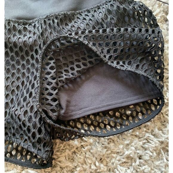 NEW NWT ALO YOGA summertime mesh net BLACK LINED BIKER SHORTS sz S - Picture 3 of 7